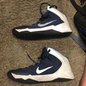 nike basketball shoes hyperdunk 2012